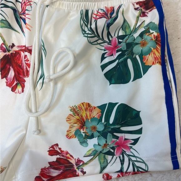 Fashion Nova Tropical Shorts - Picture 2 of 7